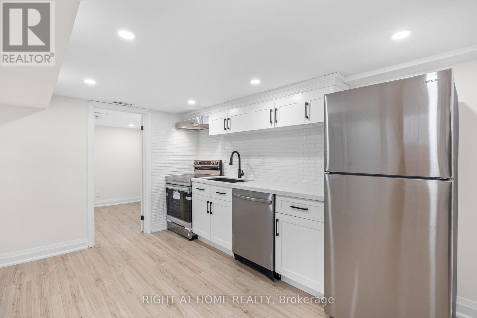 961 Victoria Park Avenue, Toronto, Ontario  M4B 2J4 - Photo 32 - E13000064