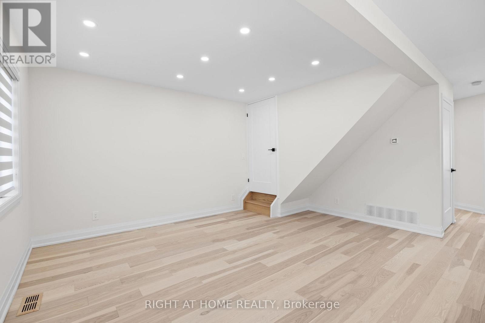 961 Victoria Park Avenue, Toronto, Ontario  M4B 2J4 - Photo 6 - E13000064