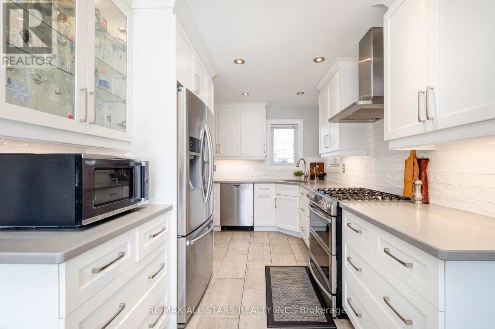 72 Wessex Drive, Whitby, Ontario  L1M 2C2 - Photo 11 - E13000100