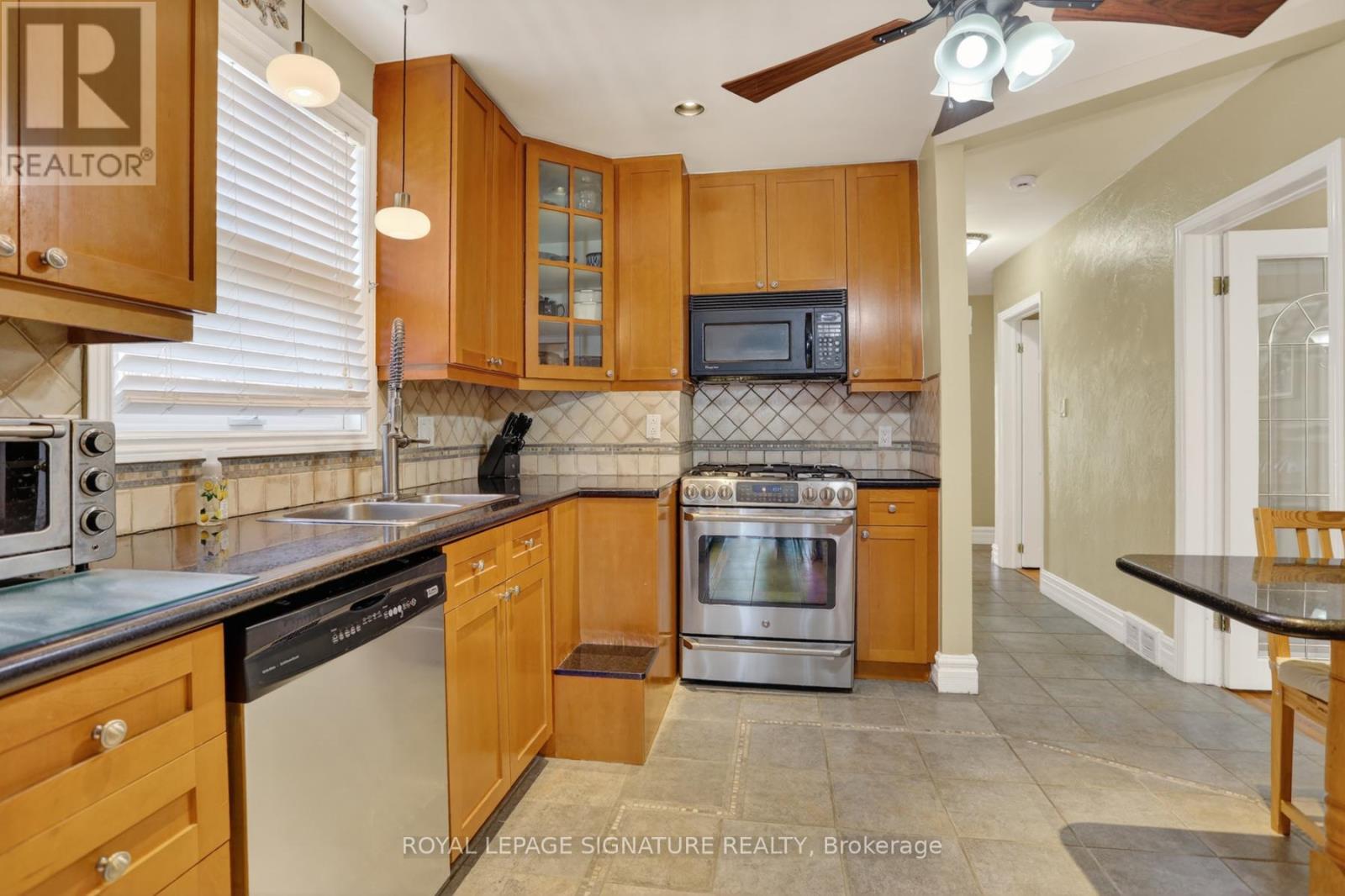 104 Ferris Road, Toronto, Ontario  M4B 1G4 - Photo 11 - E13000122