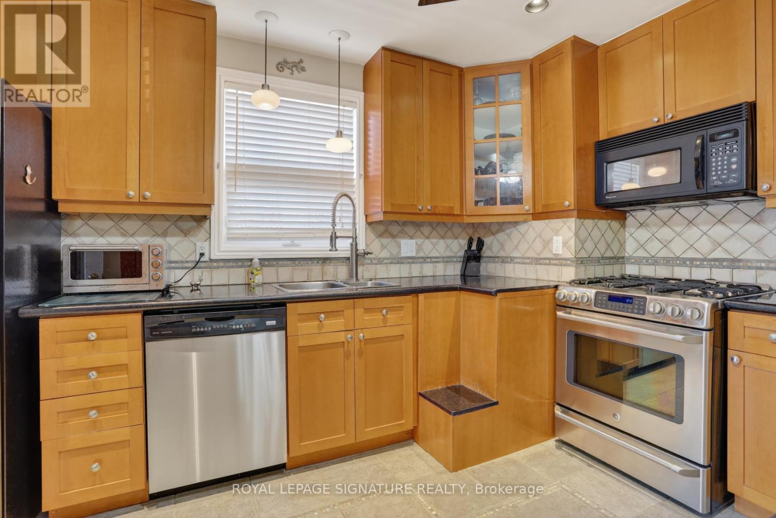 104 Ferris Road, Toronto, Ontario  M4B 1G4 - Photo 12 - E13000122