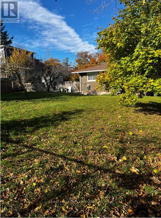 260 Sydney Street, Milton, Ontario  L9T 1E1 - Photo 11 - W12509330