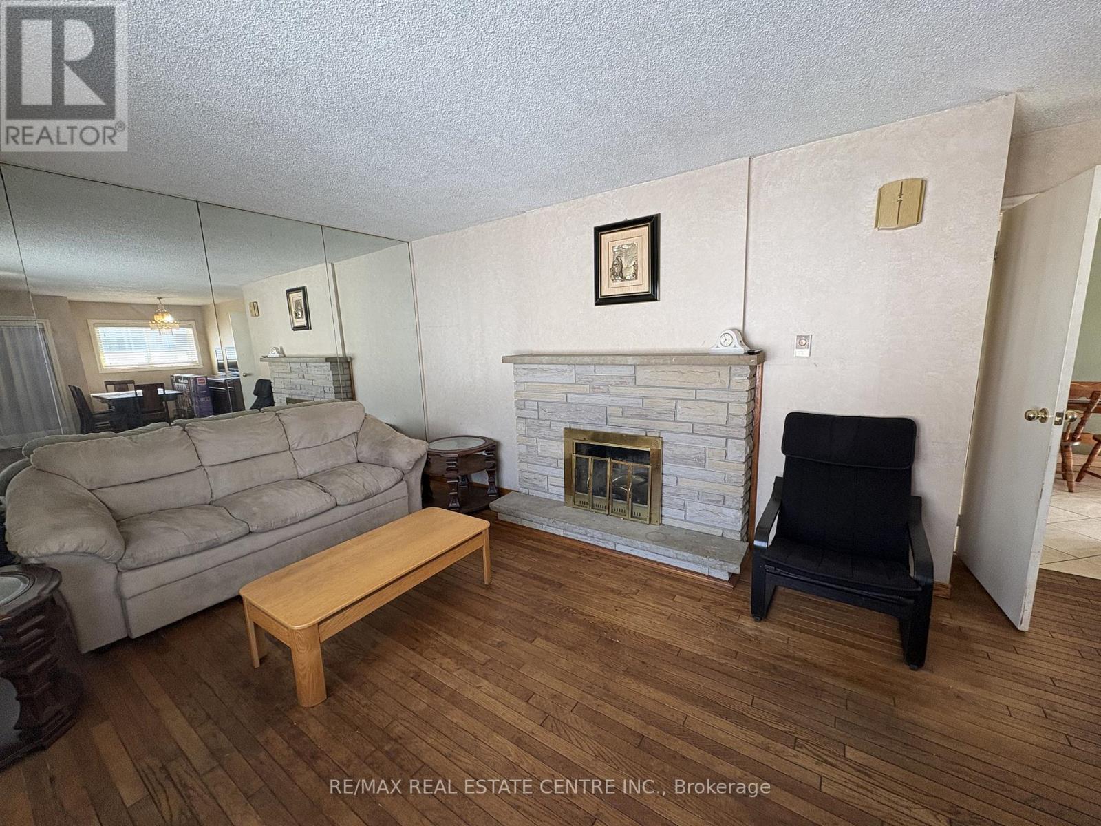 260 Sydney Street, Milton, Ontario  L9T 1E1 - Photo 6 - W12509330