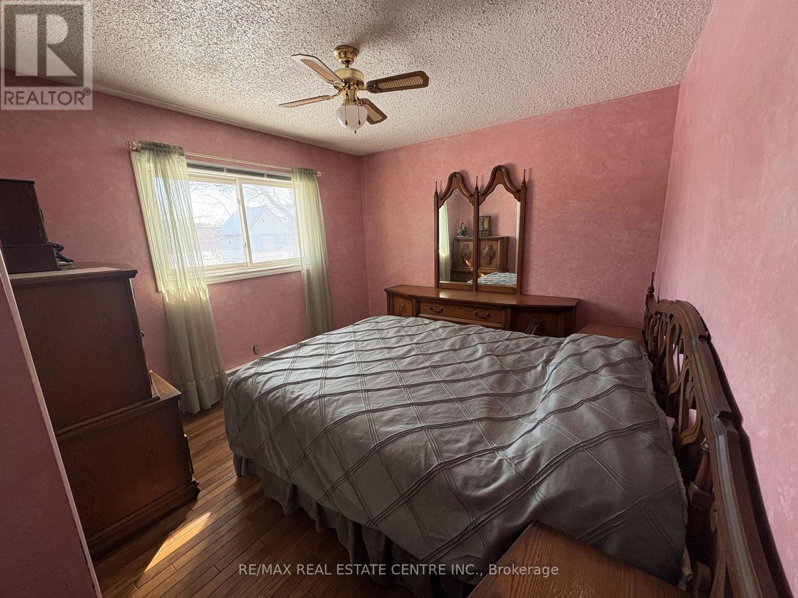 260 Sydney Street, Milton, Ontario  L9T 1E1 - Photo 8 - W12509330