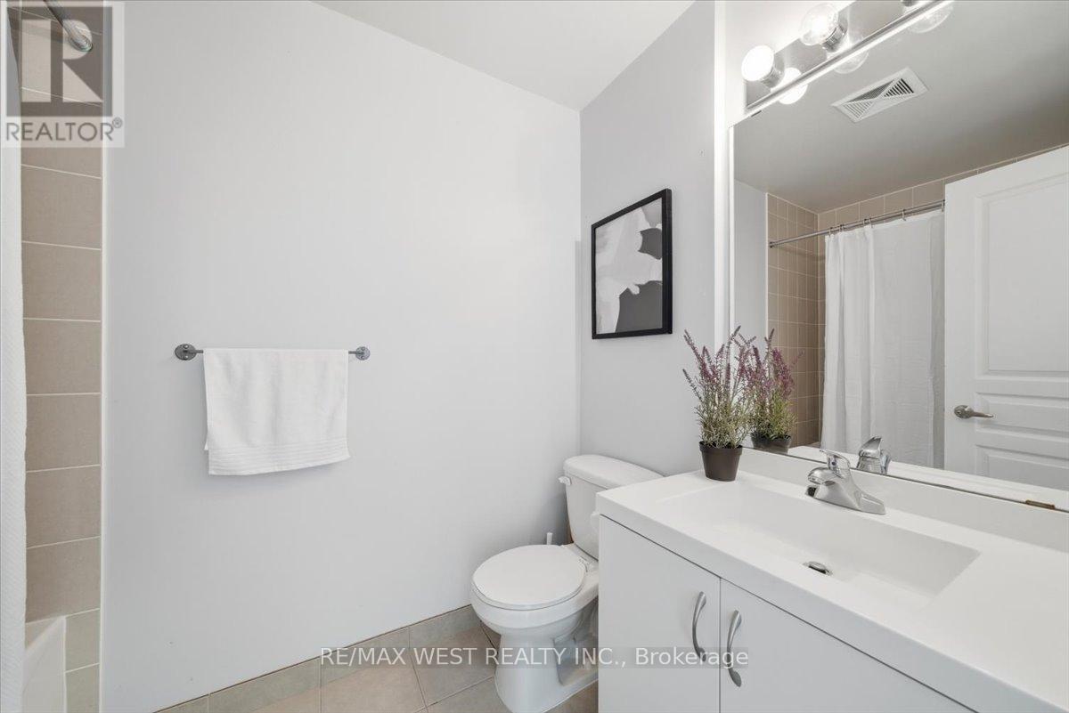 3302 - 2240 Lake Shore Boulevard W, Toronto, Ontario  M8V 0B1 - Photo 15 - W12999964