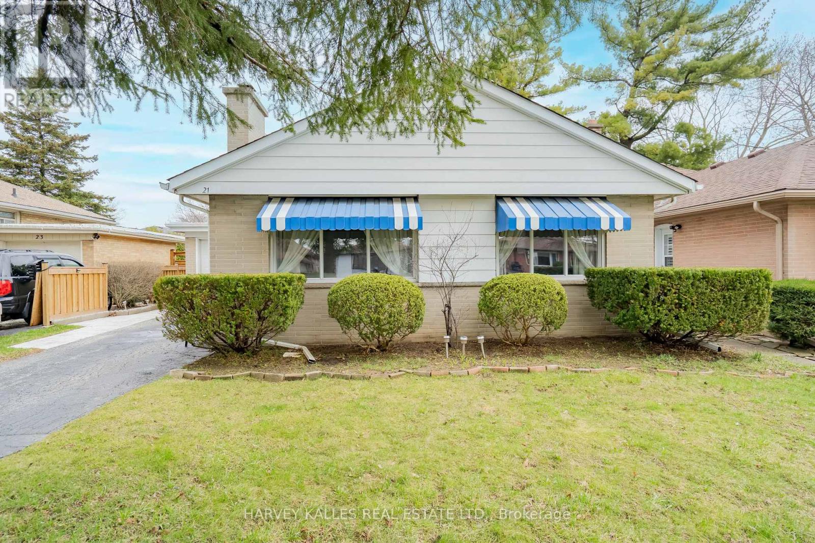 21 Barford Road, Toronto, Ontario  M9W 4H3 - Photo 3 - W12999988