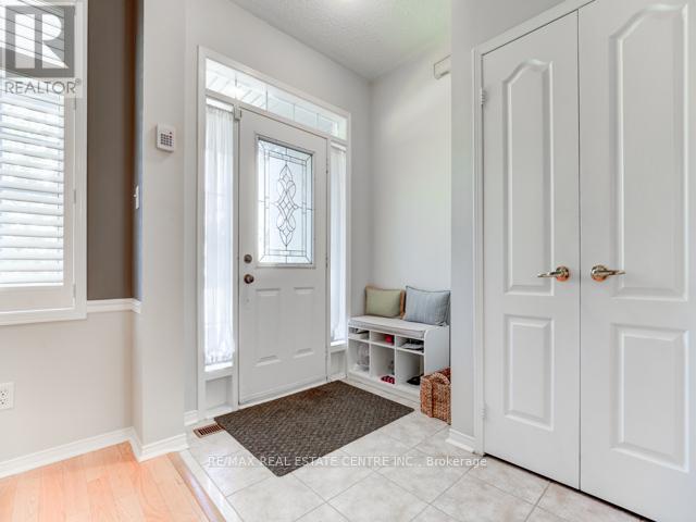 3652 Emery Drive, Mississauga, Ontario  L5M 7G8 - Photo 3 - W13000000