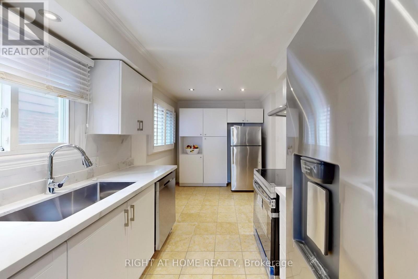 4151 Quaker Hill Drive, Mississauga, Ontario  L5C 3M2 - Photo 12 - W13000058