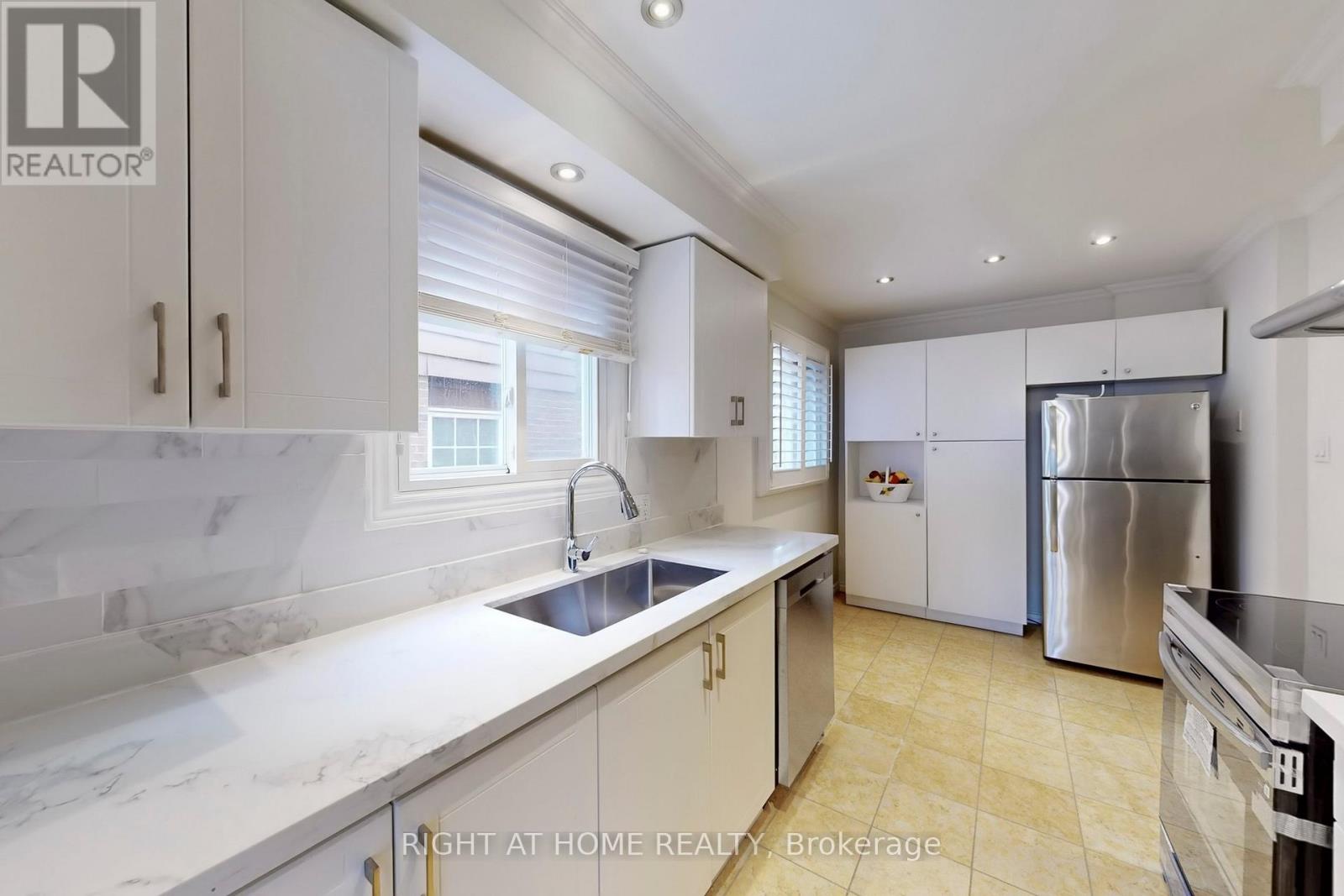 4151 Quaker Hill Drive, Mississauga, Ontario  L5C 3M2 - Photo 13 - W13000058