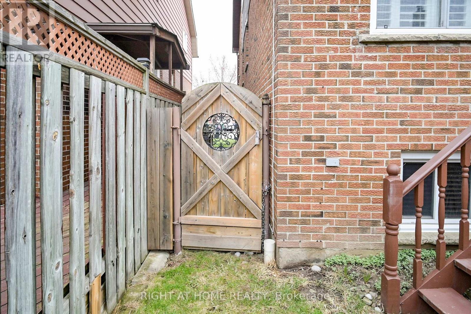 4151 Quaker Hill Drive, Mississauga, Ontario  L5C 3M2 - Photo 49 - W13000058