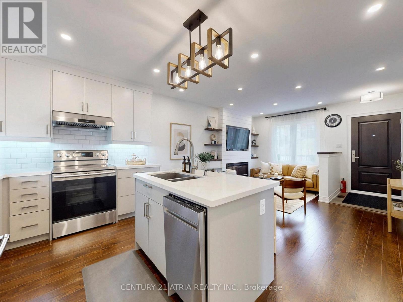 534 Silverthorn Avenue, Toronto, Ontario  M6M 3H9 - Photo 12 - W13000084