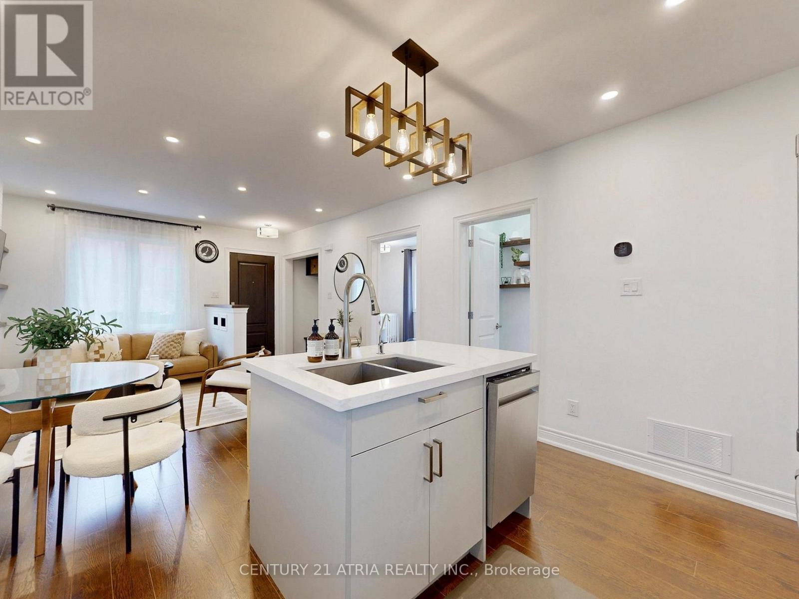 534 Silverthorn Avenue, Toronto, Ontario  M6M 3H9 - Photo 14 - W13000084