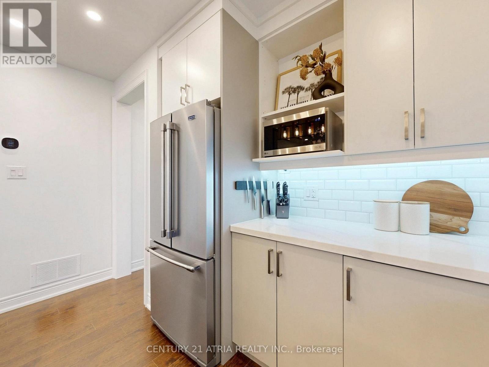 534 Silverthorn Avenue, Toronto, Ontario  M6M 3H9 - Photo 15 - W13000084