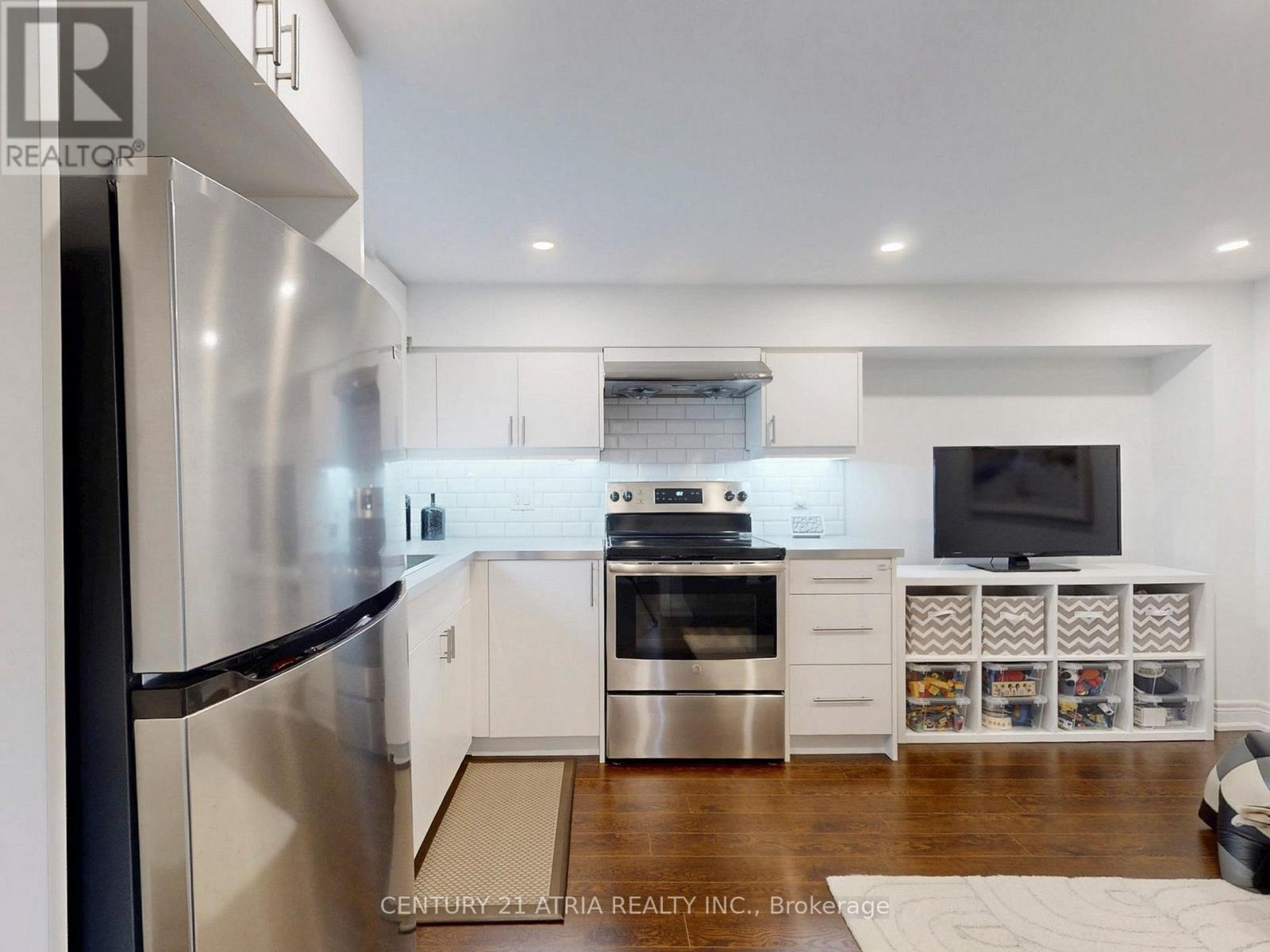 534 Silverthorn Avenue, Toronto, Ontario  M6M 3H9 - Photo 34 - W13000084