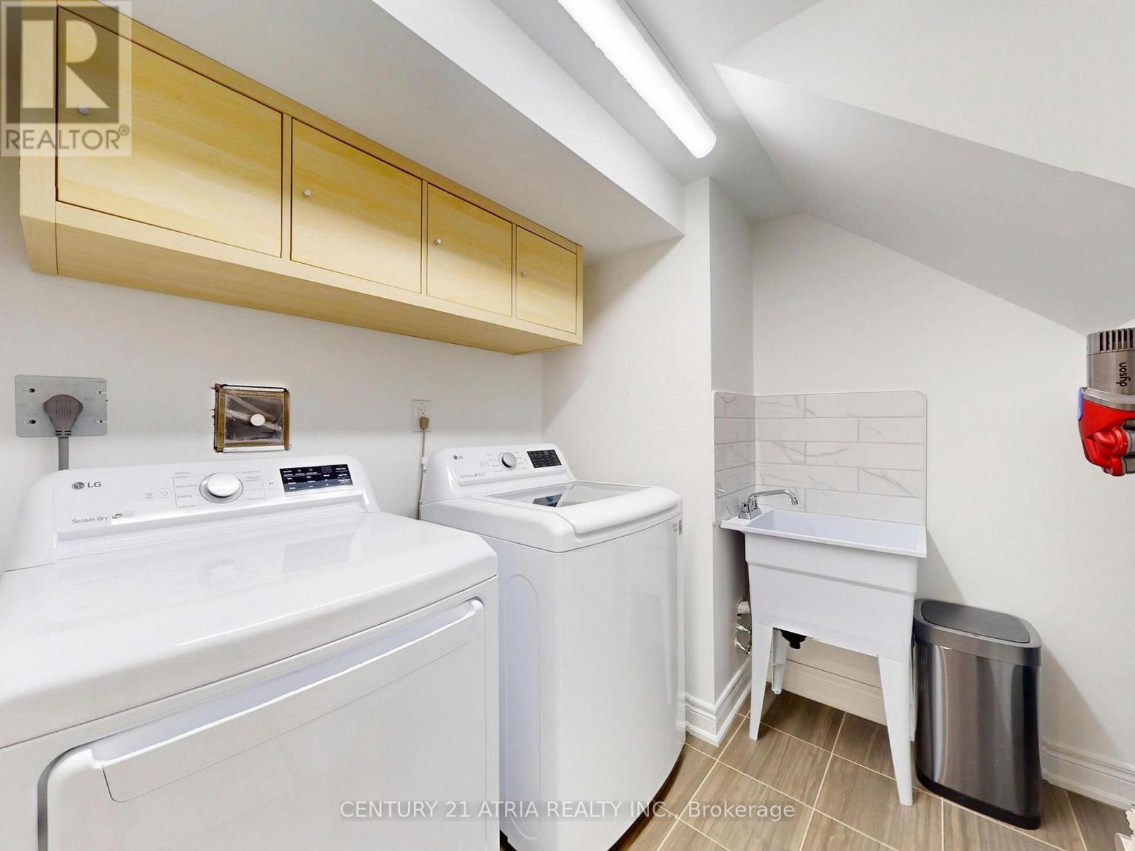 534 Silverthorn Avenue, Toronto, Ontario  M6M 3H9 - Photo 44 - W13000084