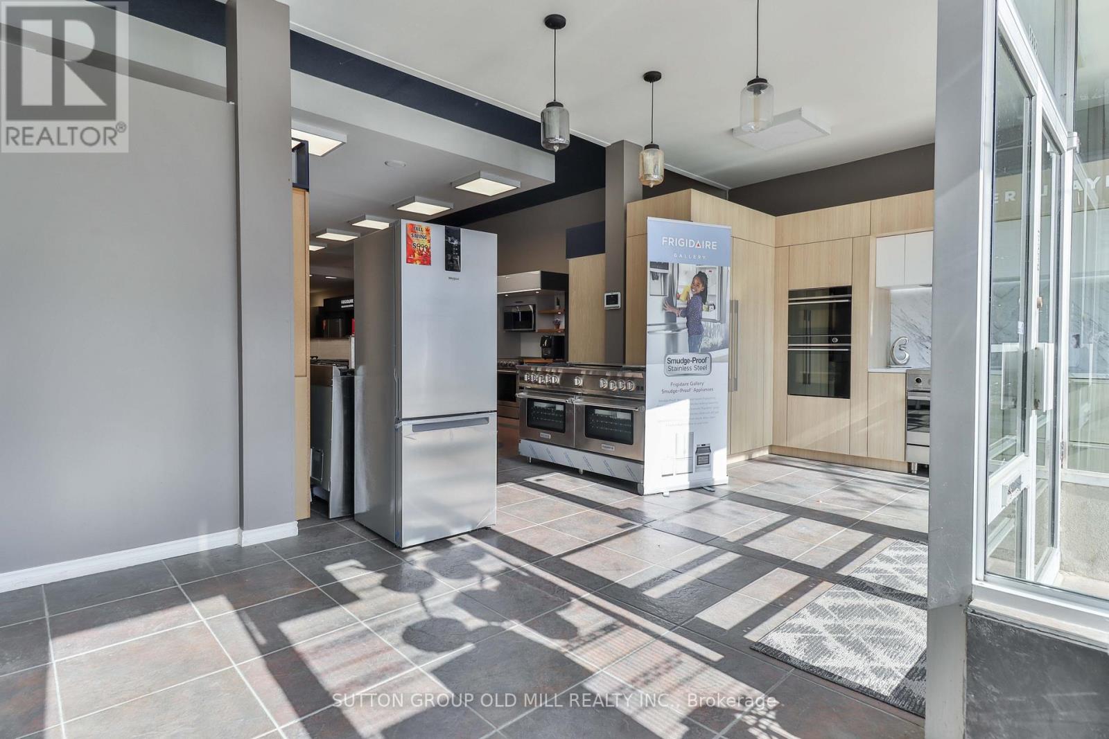 2882 Lake Shore Boulevard W, Toronto, Ontario  M8Y 1K4 - Photo 4 - W13000086