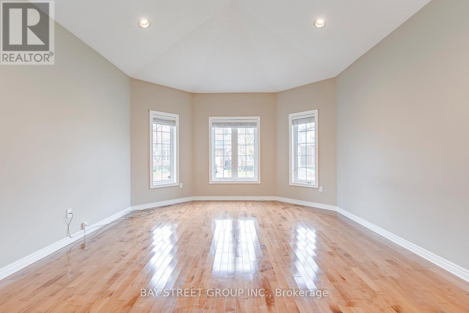 5218 Garland Crescent, Burlington, Ontario  L7L 7K9 - Photo 5 - W13000090