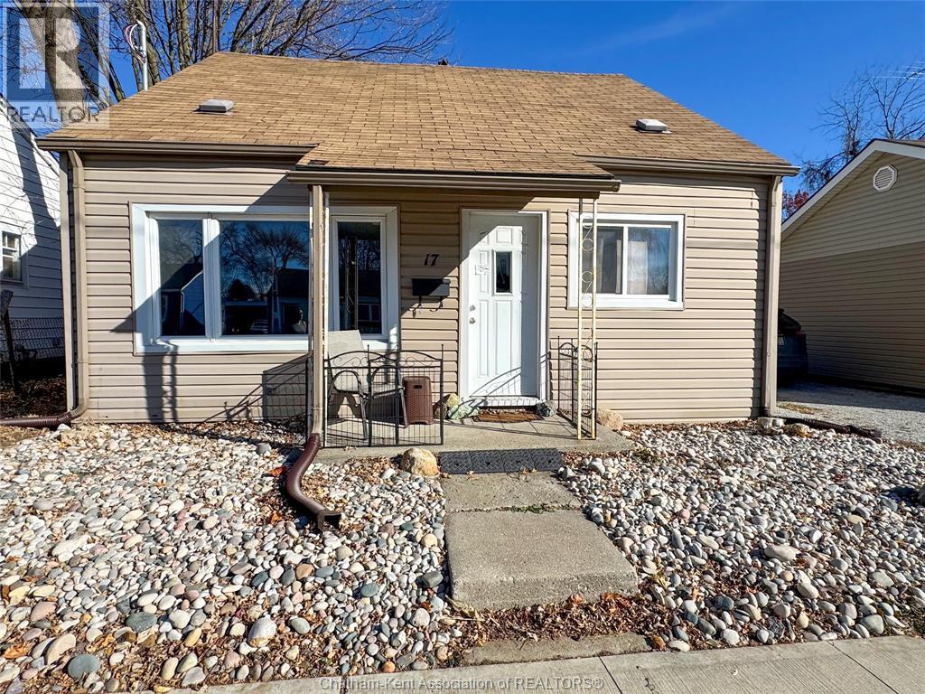MLS# 25029215: 17 MCNAUGHTON AVENUE, Wallaceburg, Canada