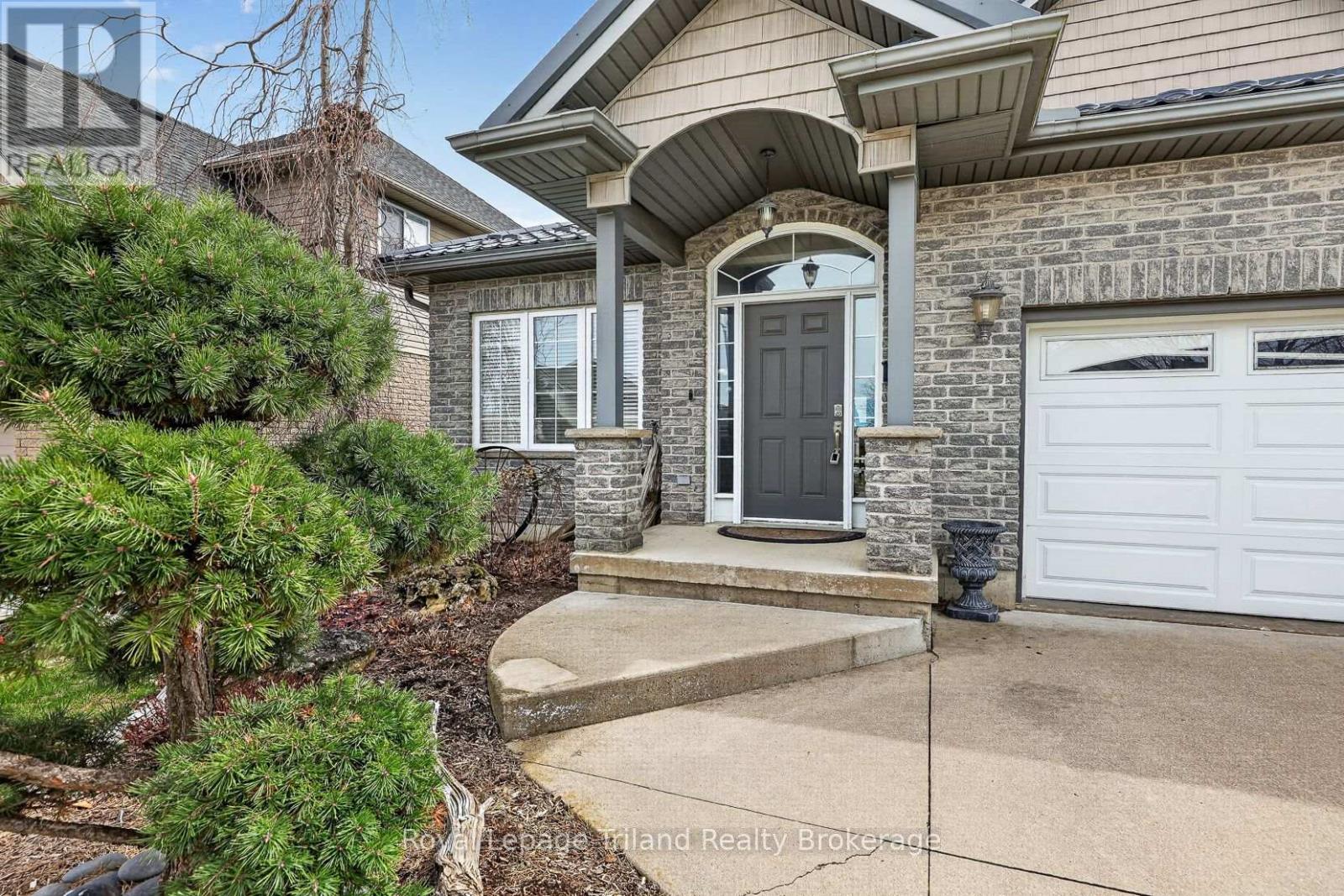 162 Forestway Trail, Woodstock, Ontario N4S 9A7 - Photo 4 - X12996094