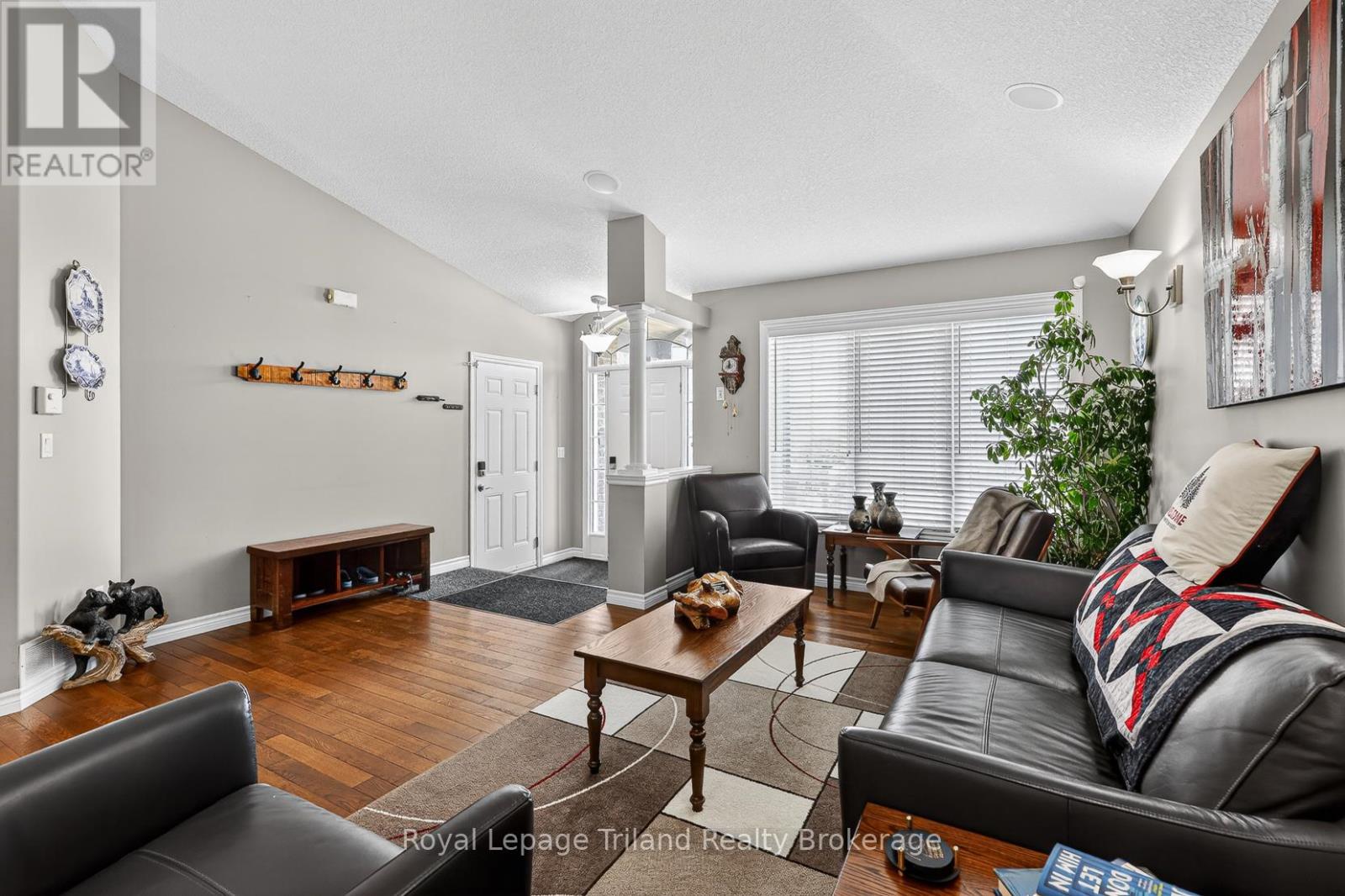 162 Forestway Trail, Woodstock, Ontario N4S 9A7 - Photo 7 - X12996094