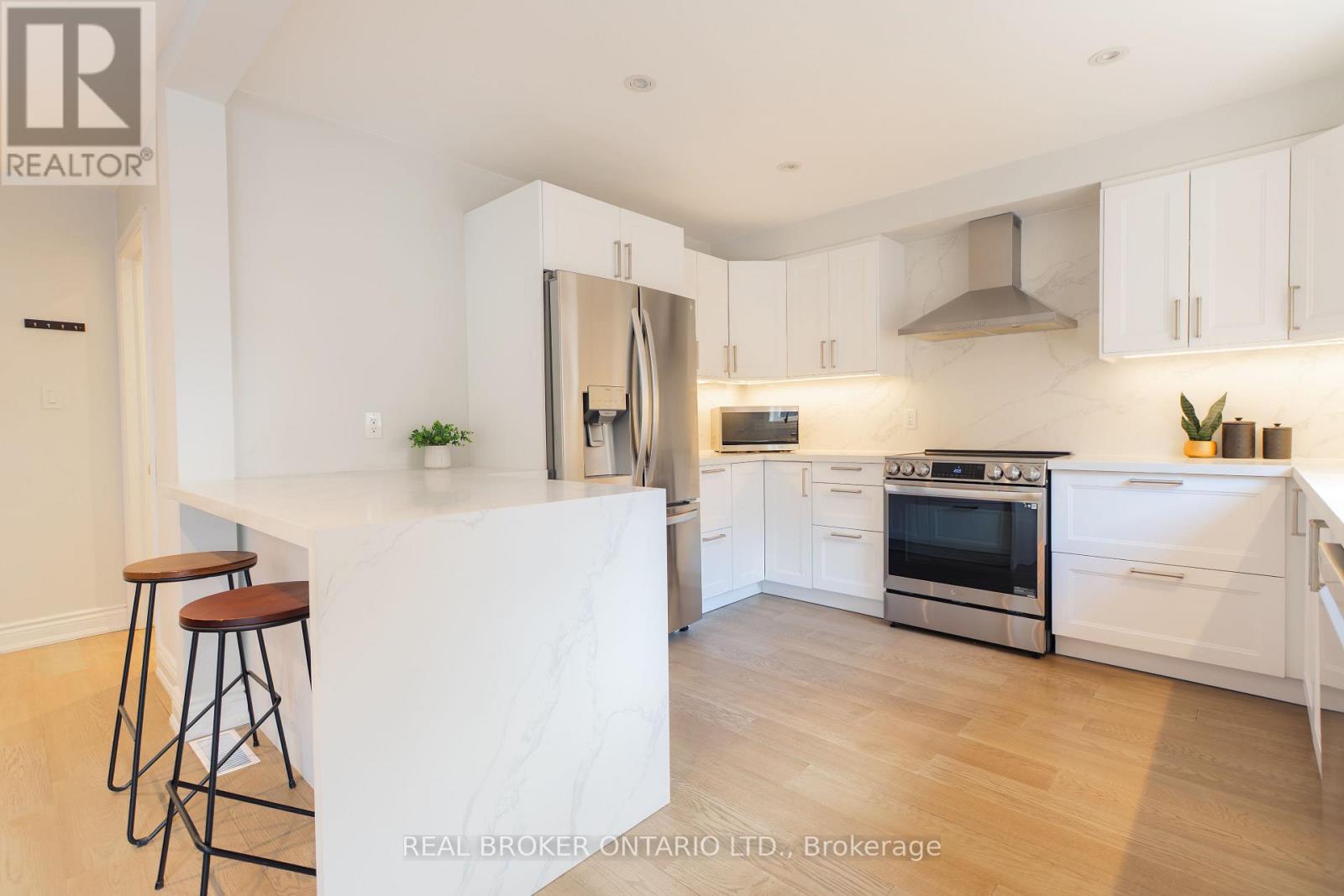 83 Benedict Place, Hamilton, Ontario  L9A 0A4 - Photo 4 - X13000102