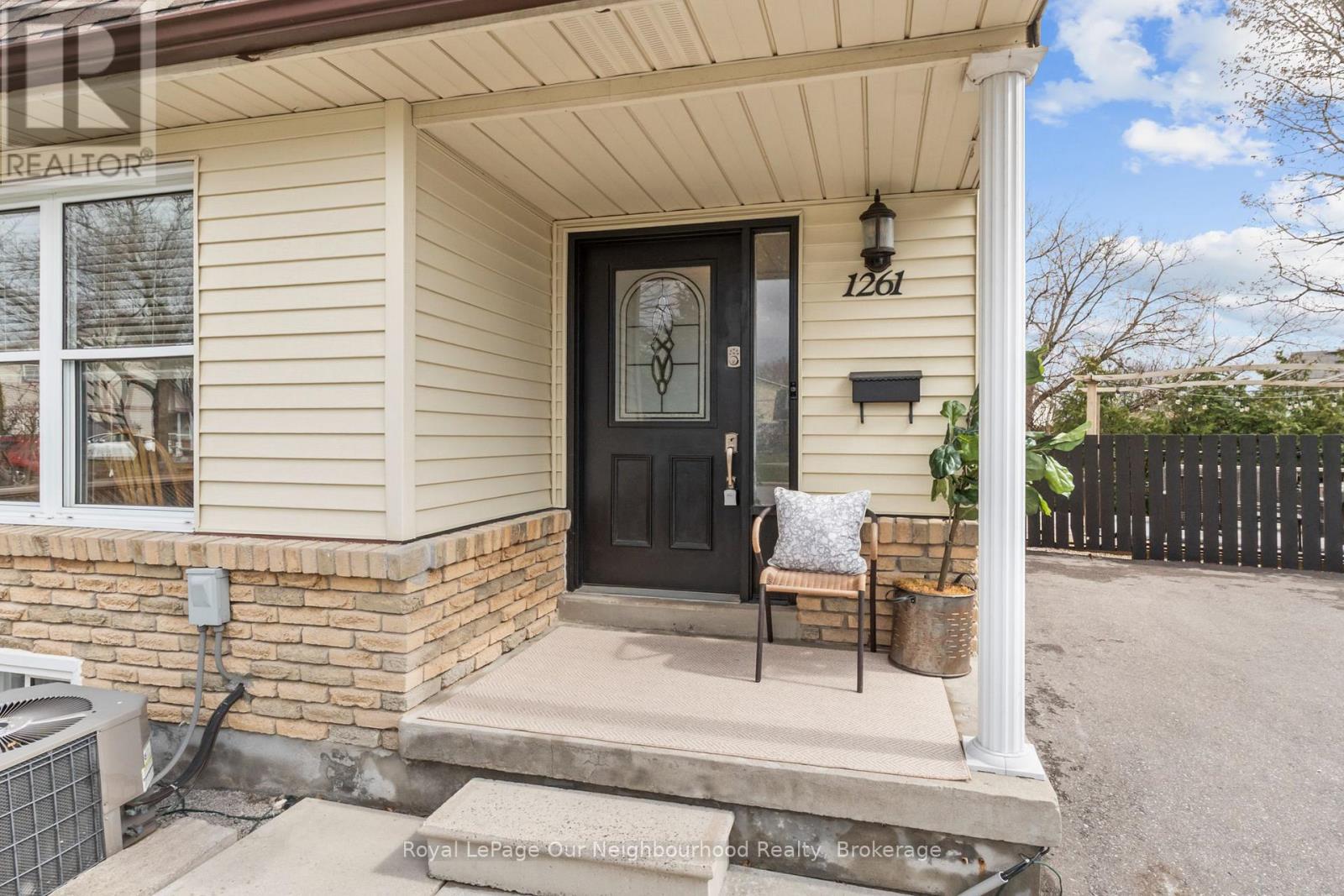 1261 Ludlow Court, Oshawa, Ontario L1G 7K5 - Photo 5 - E13000204