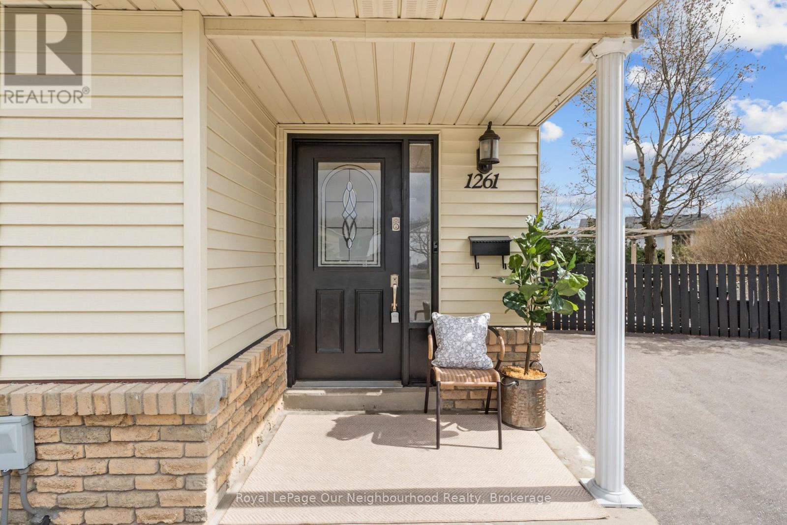 1261 Ludlow Court, Oshawa, Ontario L1G 7K5 - Photo 6 - E13000204