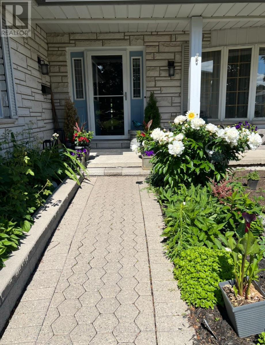 565 Prestwick Drive, Oshawa, Ontario L1J 7P4 - Photo 3 - E13000596