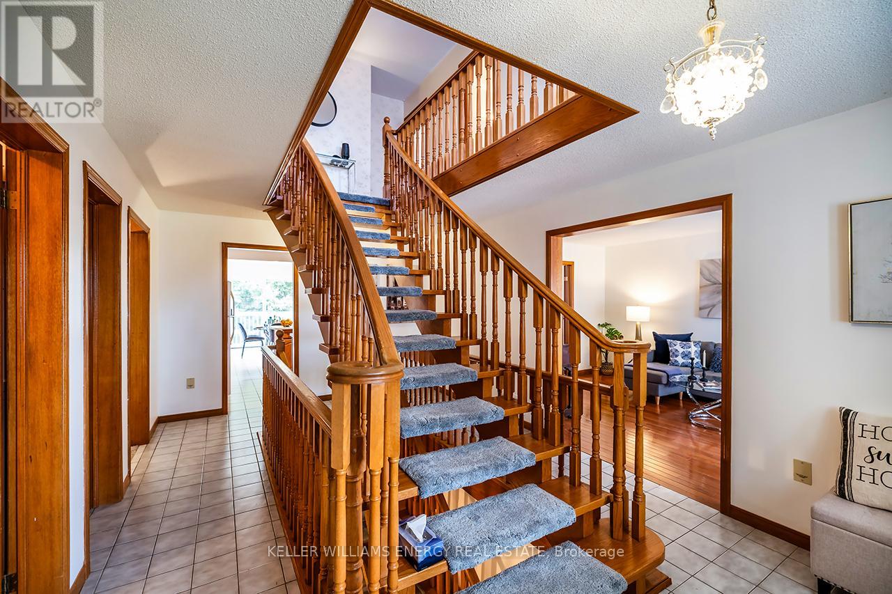 565 Prestwick Drive, Oshawa, Ontario L1J 7P4 - Photo 4 - E13000596