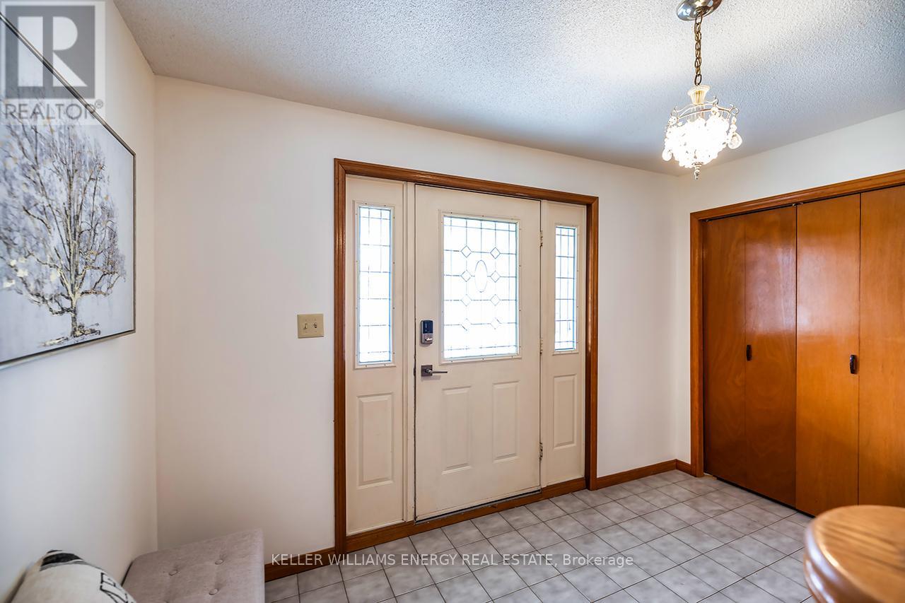 565 Prestwick Drive, Oshawa, Ontario L1J 7P4 - Photo 5 - E13000596