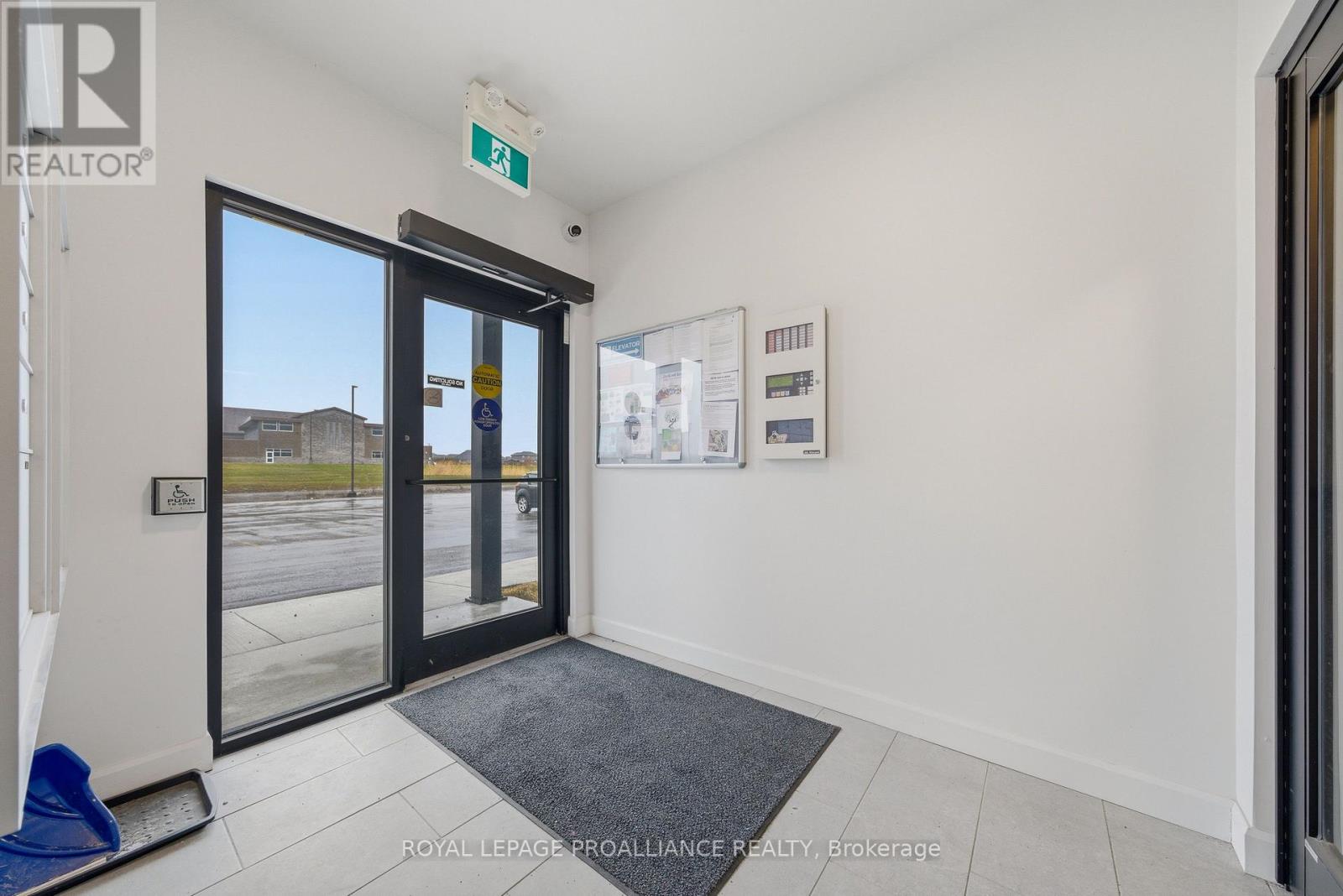 208 - 20 Hillside Meadow Drive, Quinte West, Ontario K8V 0J7 - Photo 3 - X13000212