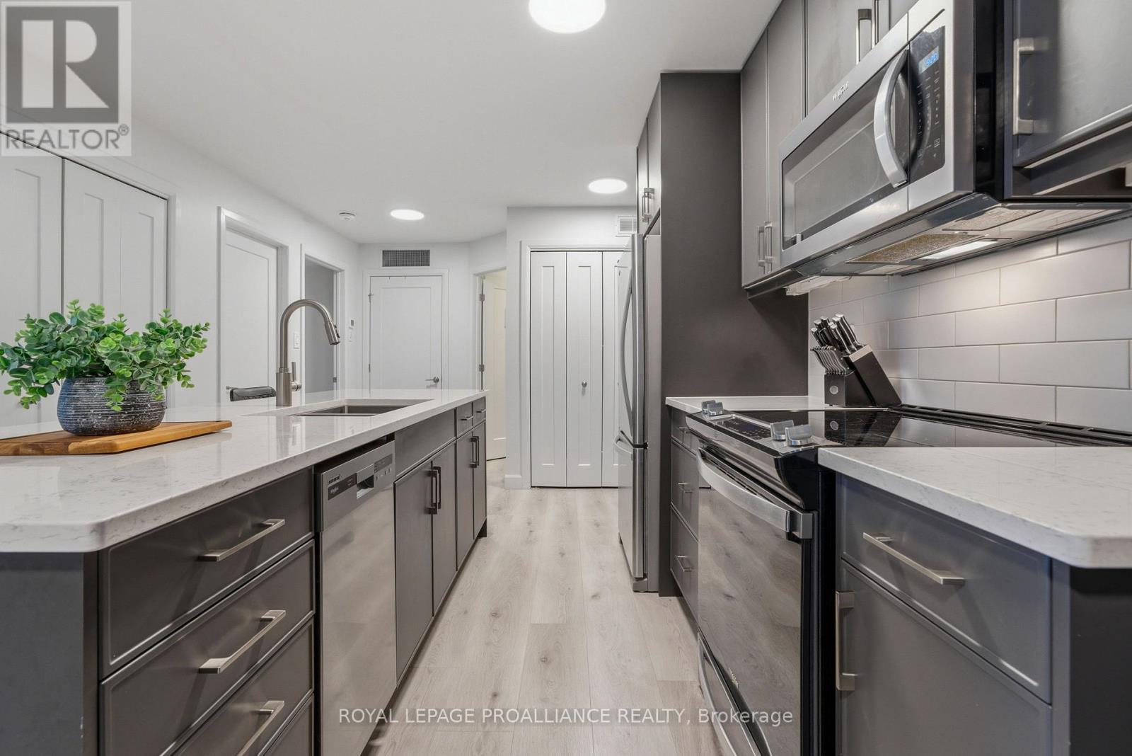 208 - 20 Hillside Meadow Drive, Quinte West, Ontario K8V 0J7 - Photo 9 - X13000212