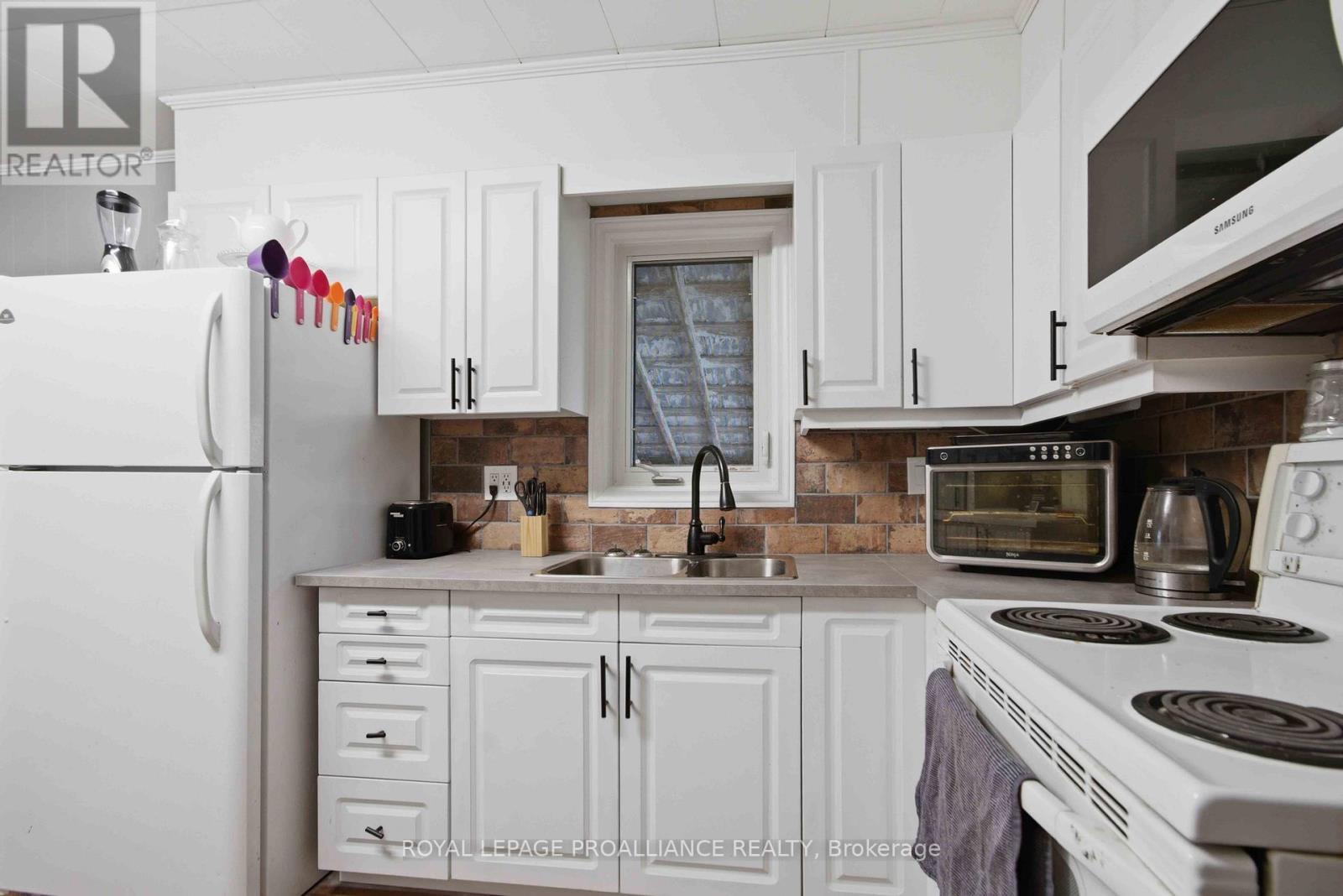 12 Albert Road, Quinte West, Ontario  K0K 2C0 - Photo 8 - X13000270