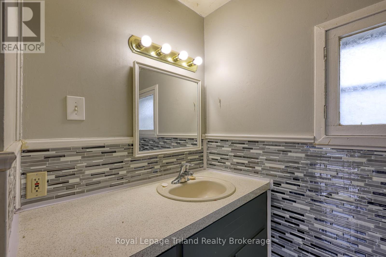 55 Oxford Street, Woodstock, Ontario N4S 6A4 - Photo 13 - X12996104