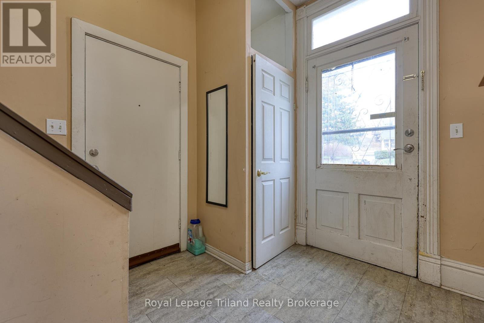 55 Oxford Street, Woodstock, Ontario N4S 6A4 - Photo 7 - X12996104