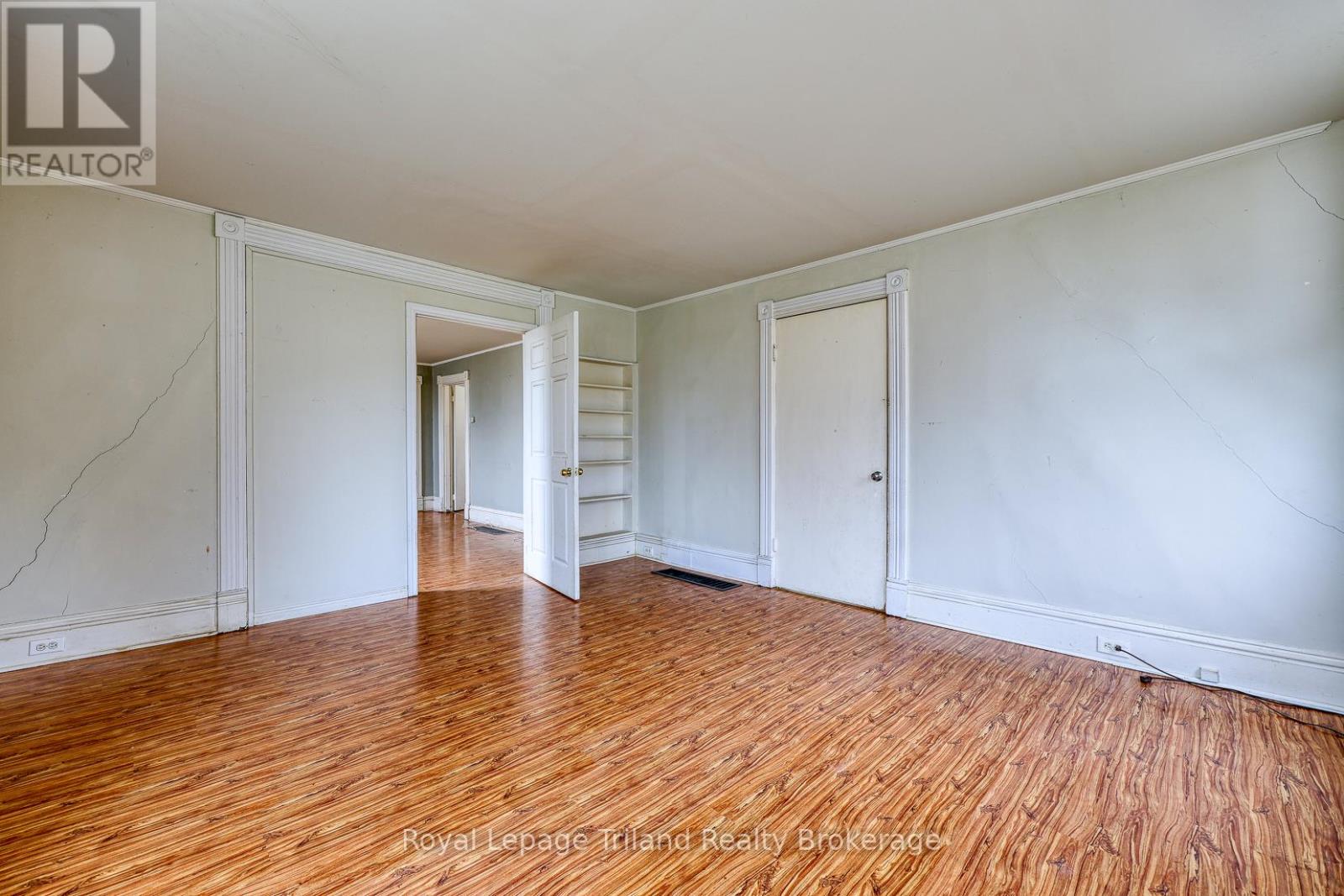 55 Oxford Street, Woodstock, Ontario N4S 6A4 - Photo 9 - X12996104