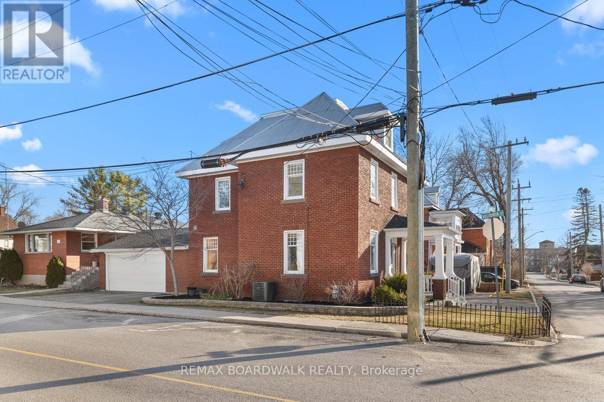 30 Emily Street, Carleton Place, Ontario  K7C 1S2 - Photo 3 - X13000276