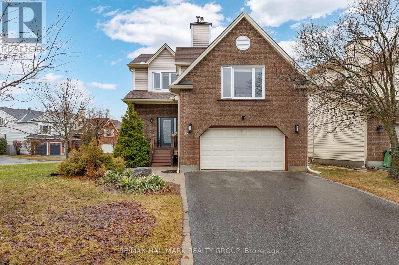 38 Briermoor Crescent, Ottawa, Ontario K1T 3G4 - Photo 1 - X13000330