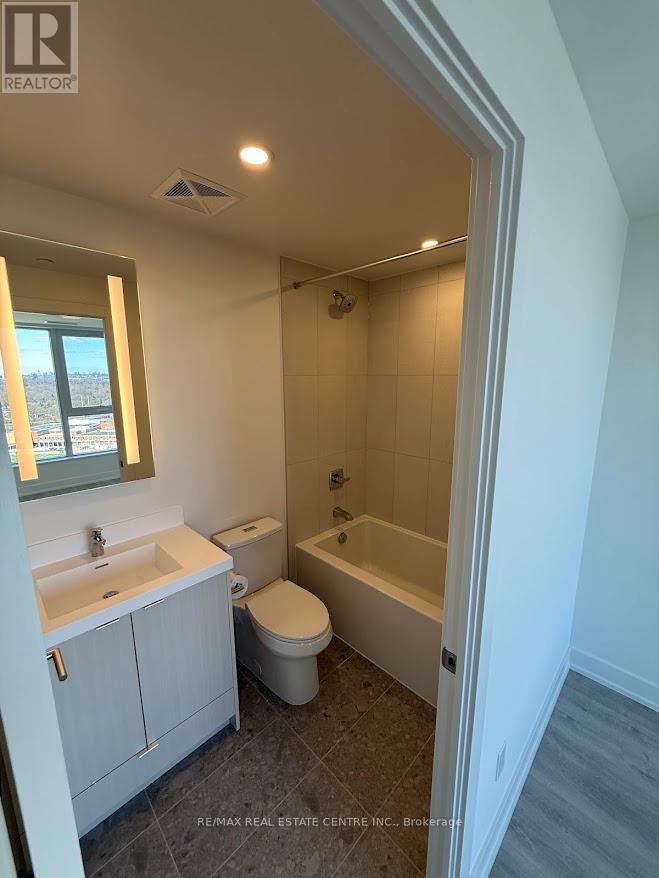 2004 - 60 Central Park Roadway Road, Toronto, Ontario  M9A 0E6 - Photo 16 - W12994030