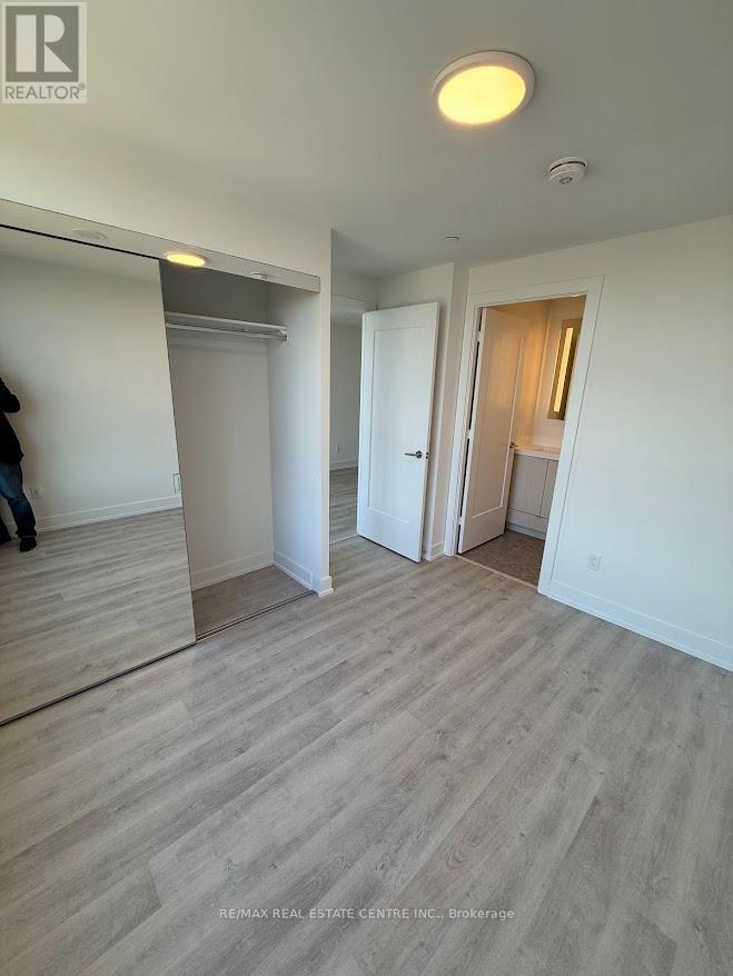 2004 - 60 Central Park Roadway Road, Toronto, Ontario  M9A 0E6 - Photo 20 - W12994030