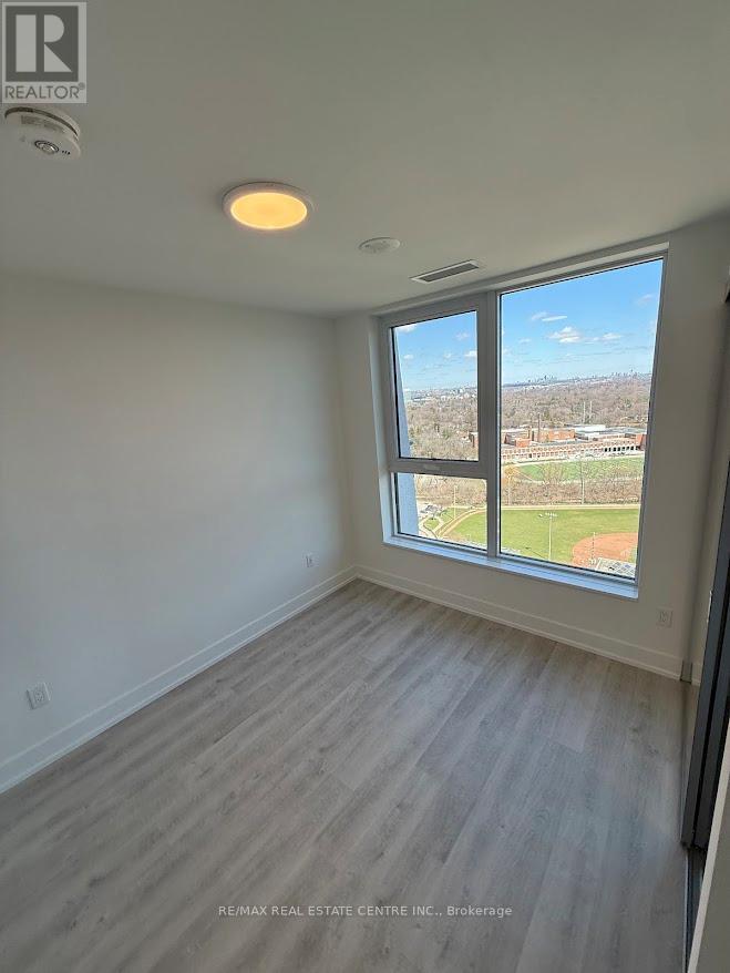 2004 - 60 Central Park Roadway Road, Toronto, Ontario  M9A 0E6 - Photo 18 - W12994030