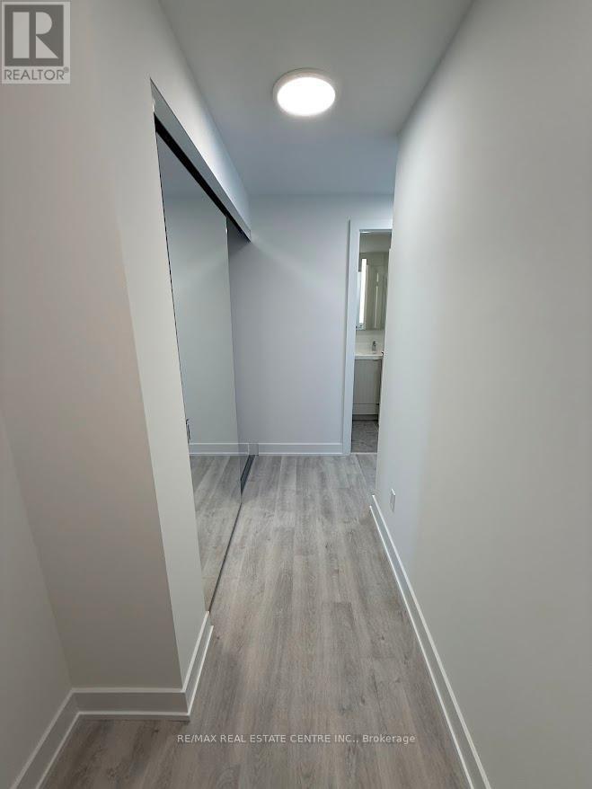 2004 - 60 Central Park Roadway Road, Toronto, Ontario  M9A 0E6 - Photo 4 - W12994030