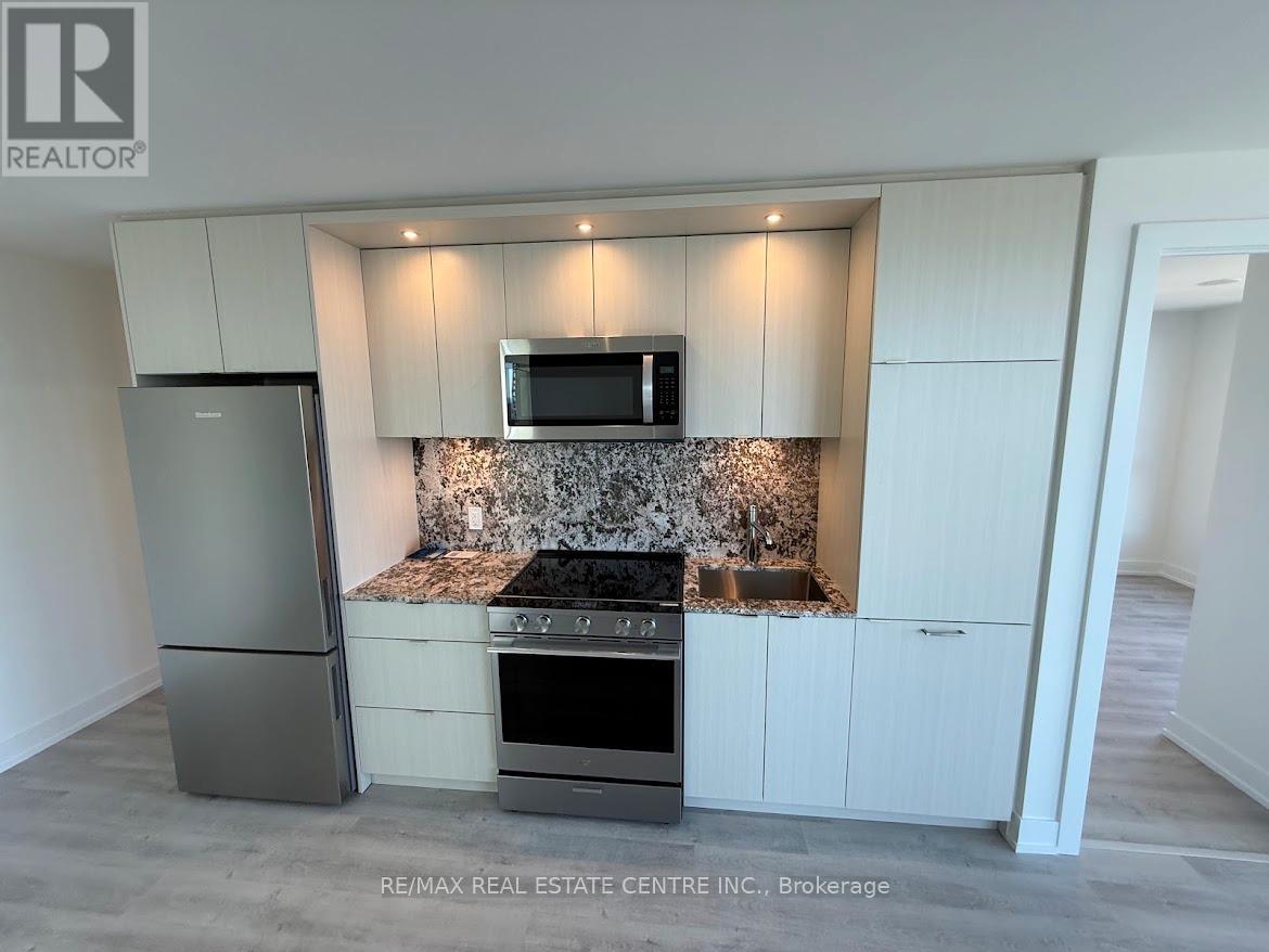 2004 - 60 Central Park Roadway Road, Toronto, Ontario  M9A 0E6 - Photo 7 - W12994030