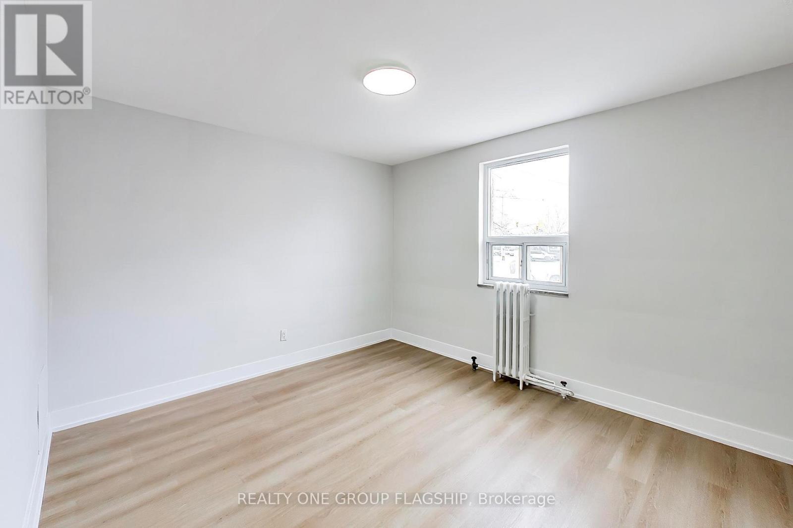 4 - 7 Elmwood Avenue S, Mississauga, Ontario  L5G 3J6 - Photo 11 - W12997104