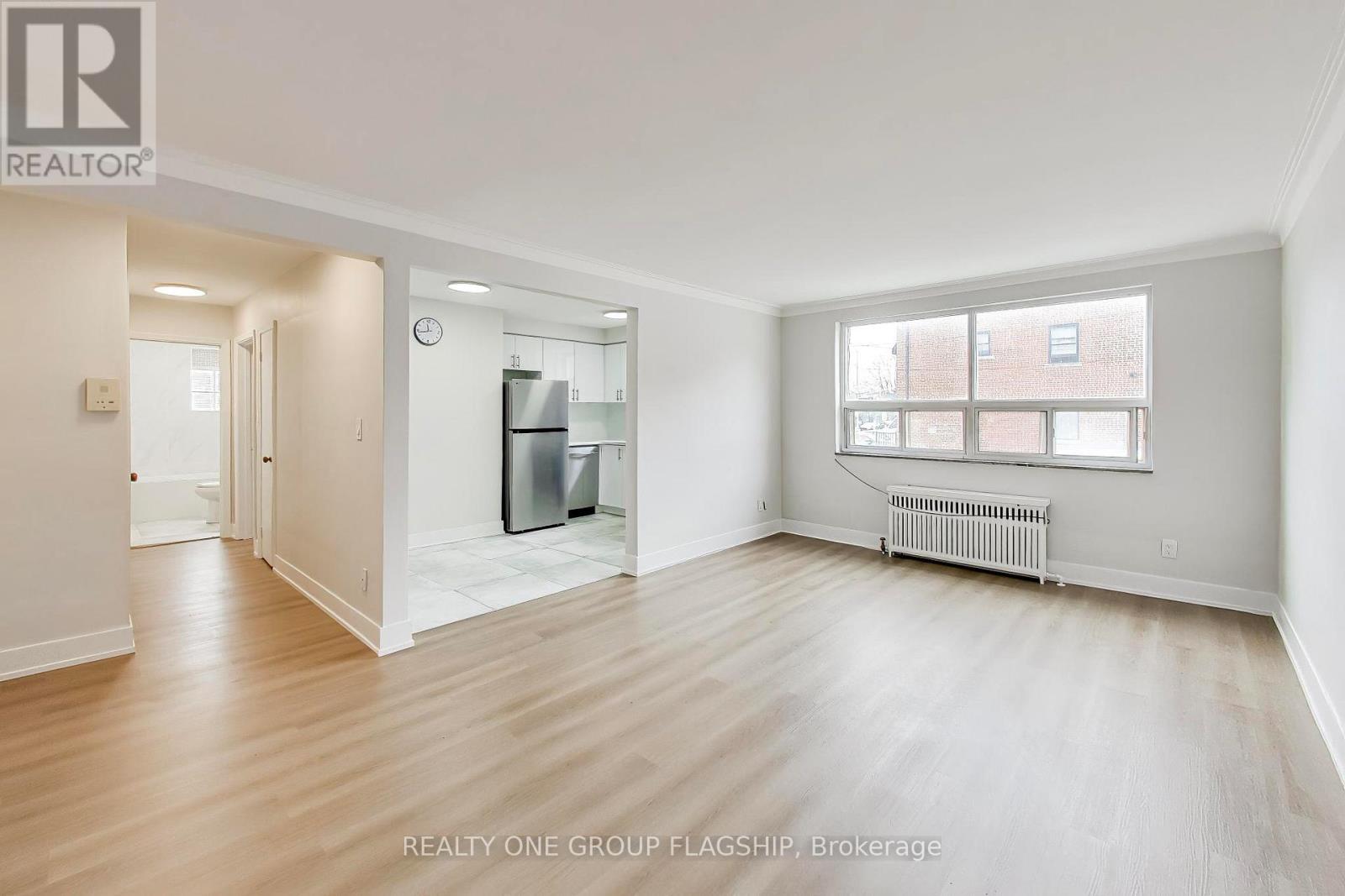 4 - 7 Elmwood Avenue S, Mississauga, Ontario  L5G 3J6 - Photo 5 - W12997104