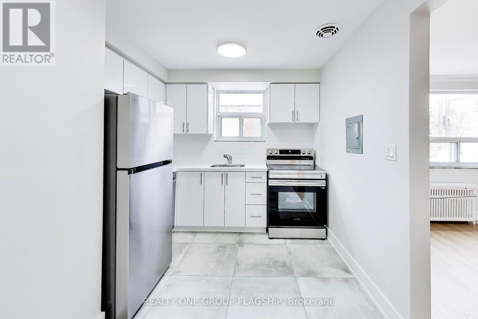 4 - 7 Elmwood Avenue S, Mississauga, Ontario  L5G 3J6 - Photo 7 - W12997104