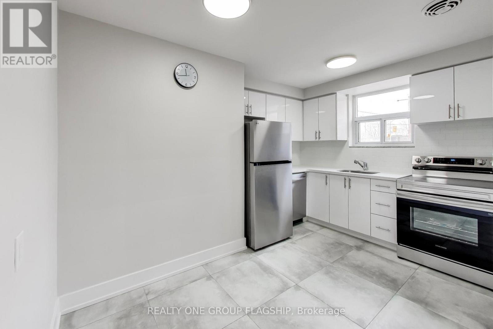 4 - 7 Elmwood Avenue S, Mississauga, Ontario  L5G 3J6 - Photo 9 - W12997104