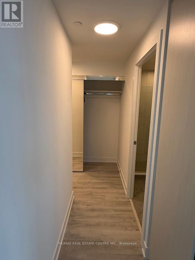 2004 - 60 Central Park Roadway Road, Toronto, Ontario  M9A 0E6 - Photo 6 - W12994030