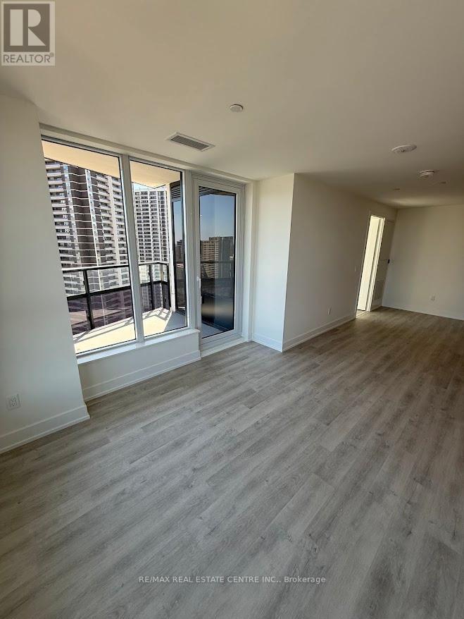 2004 - 60 Central Park Roadway Road, Toronto, Ontario  M9A 0E6 - Photo 9 - W12994030