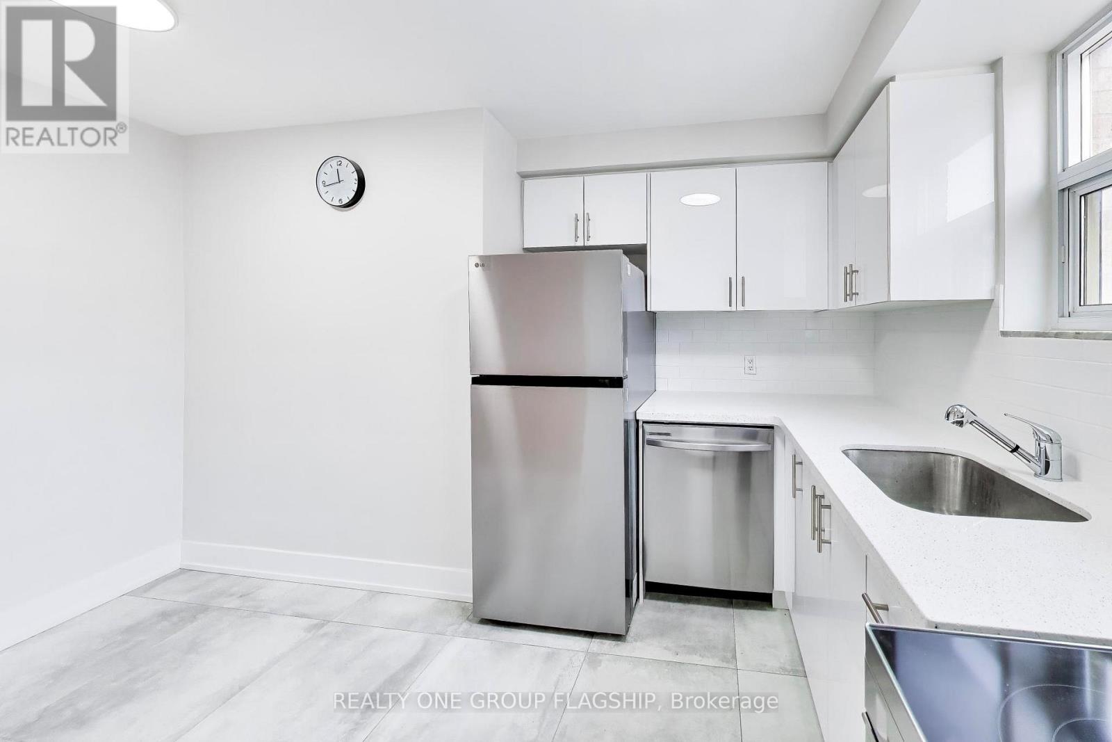 4 - 7 Elmwood Avenue S, Mississauga, Ontario  L5G 3J6 - Photo 8 - W12997104